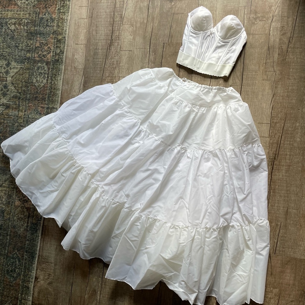 Chic White Bustier and Skirt Ensemble